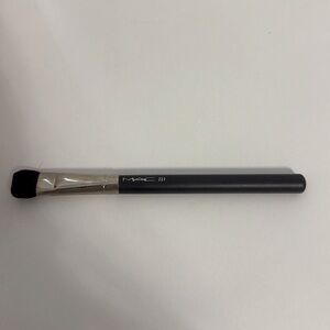 MAC makeup Brush